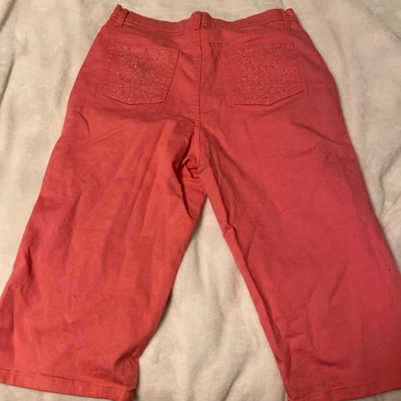 2 pair Gloria Vanderbilt Shorts Size 14 Fit Like 12 - Picture 3 of 11